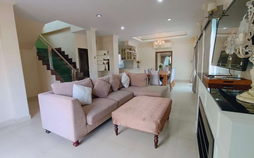 ให้เช่าพูลวิลล่า 3 ห้องนอน บ้านอำเภอ