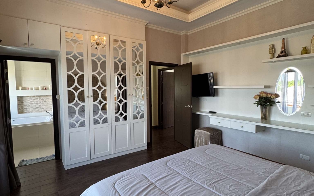 ให้เช่าพูลวิลล่า 3 ห้องนอน บ้านอำเภอ