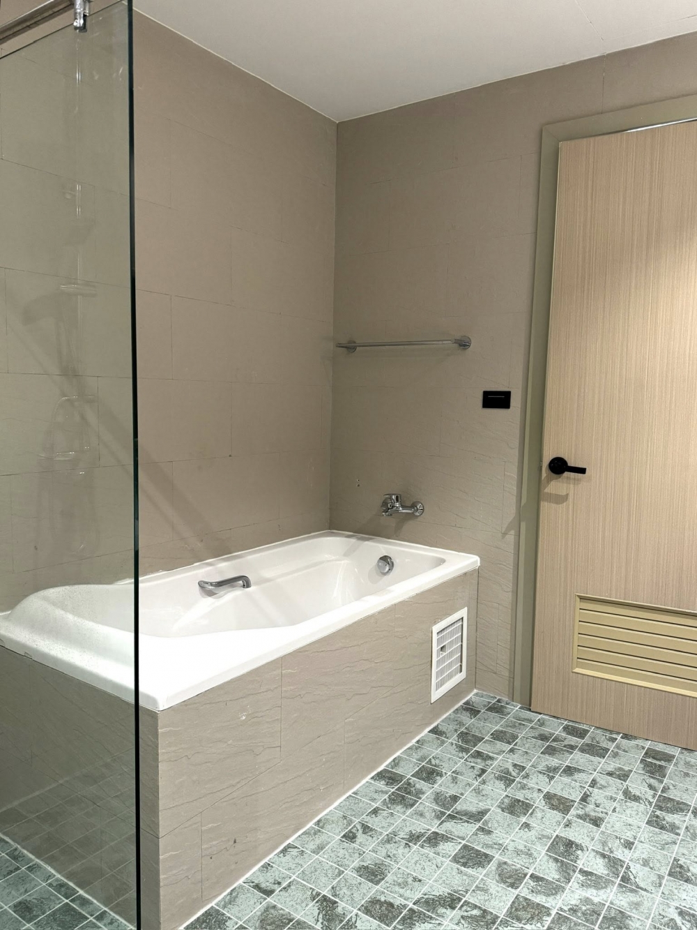 ขาย Gardenia Pattaya Jomtien การ์เด็นเนียร์ พัทยา จอมเทียน 2 ห้องนอน วิวเมือง (2)