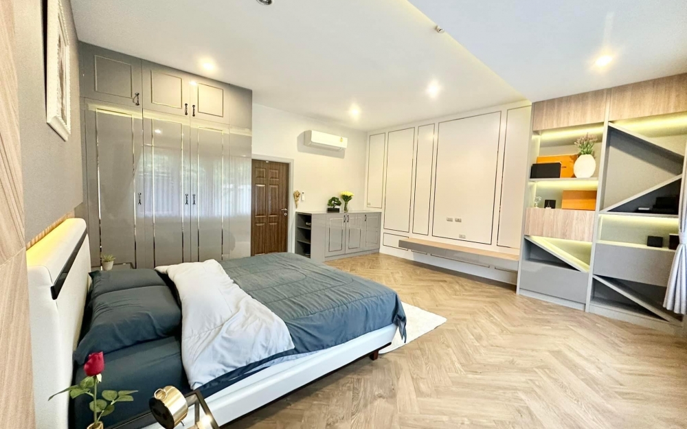 ขายบ้านเดี่ยวสไตล์โมเดิร์น 2 หลังในรั้วเดียวกัน 6 ห้องนอน 7 ห้องน้ำ ห้วยใหญ่ ติดเจ้าของ (3)