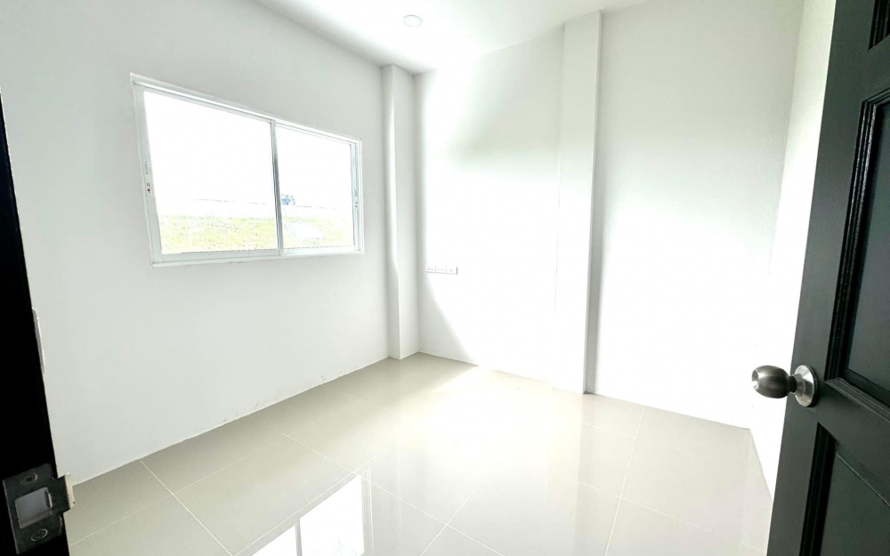 ขายทาวน์โฮม 2 ชั้น 3 ห้องนอน 2 ห้องน้ำ ซ.สยามคันทรีคลับ ใกล้ตลาดไร่วนาสินธ์ ติดเจ้าของ