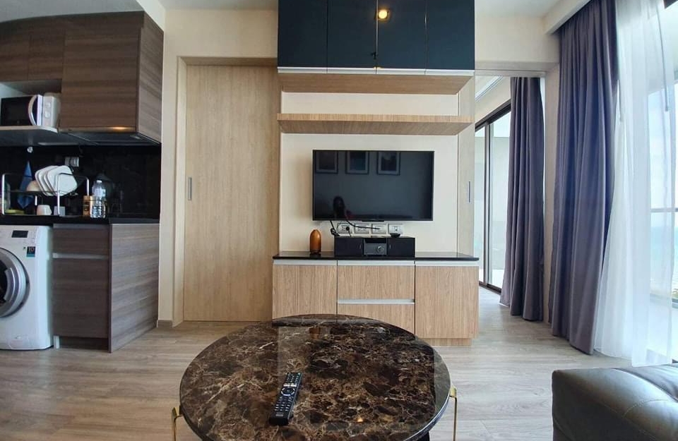 ขายพร้อมผู้เช่า Aeras ติดหาดจอมเทียน 1 ห้องนอน ชั้น 7 วิวทะเล