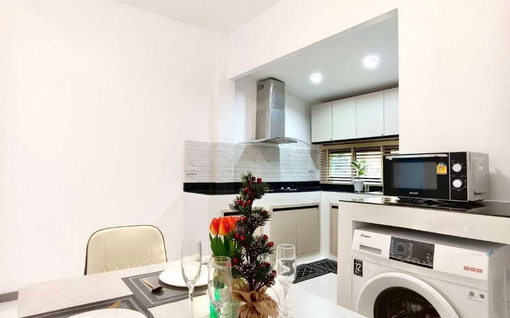 ขายทาวน์โฮม 2 ชั้น 2 ห้องนอน ซอยสยามคันทรีคลับ (2)