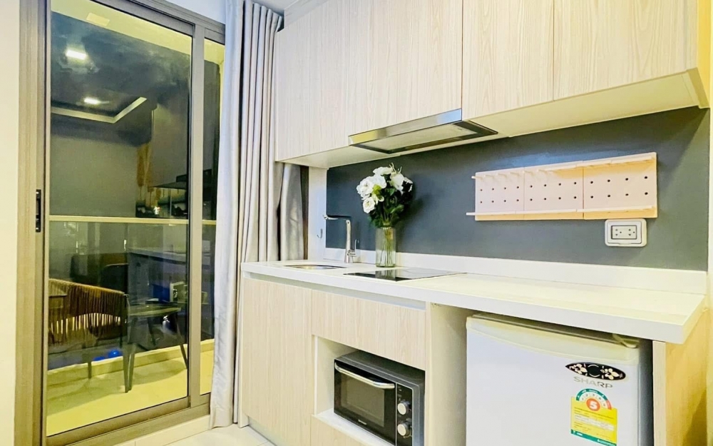 ขาย Arcadia Beach Resort Pattaya อะคาเดีย บีช รีสอร์ท พัทยา 1 ห้องนอน วิวสระ (2)