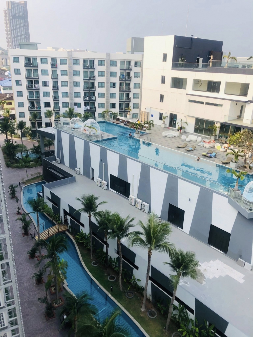 ขาย Arcadia Beach Resort Pattaya อะคาเดีย บีช รีสอร์ท พัทยา 1 ห้องนอน วิวสระ (2)