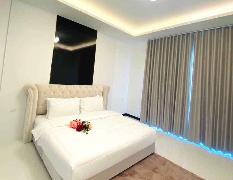 ให้เช่า Pool Villa 2 ชั้น 4 ห้องนอน 5 ห้องน้ำ ซอยสยาม