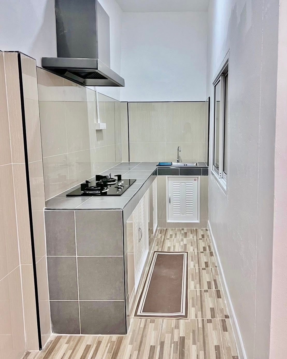 ขาย ทาวน์เฮ้าส์ 2 ห้องนอน 1 ห้องน้ำ เขาน้อย