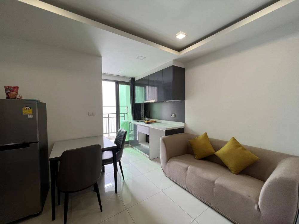 ขาย Arcadia Beach Continental Thappraya อะคาเดีย บีช คอนติเนนทอล ทัพพระยา 1 ห้องนอน วิวสระ (2)