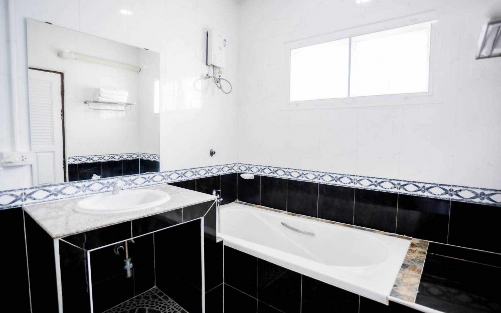 ปล่อยเช่าบ้าน Pool Villa สำหรับทำธุรกิจ 6 ห้องนอน 7 ห้องน้ำ พัทยากลาง