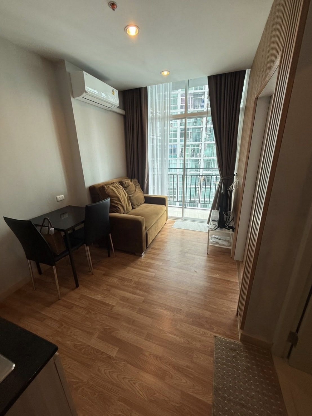 เดอะ ทวิน ทาวเวอร์ จอมเทียน