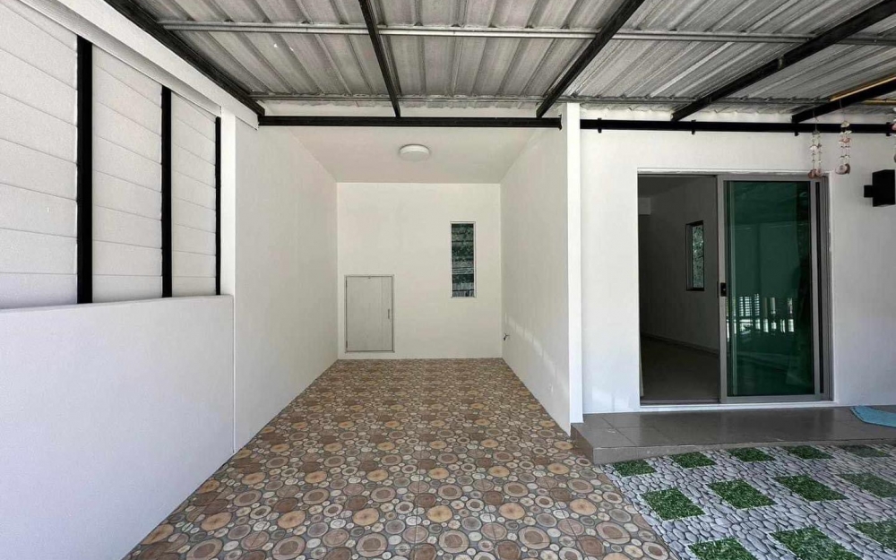 ขายพร้อมผู้เช่า ทาวน์โฮม 2 ชั้น หลังมุม 3 ห้องนอน 2 ห้องน้ำ เครือสหพัฒน์-ศรีราชา