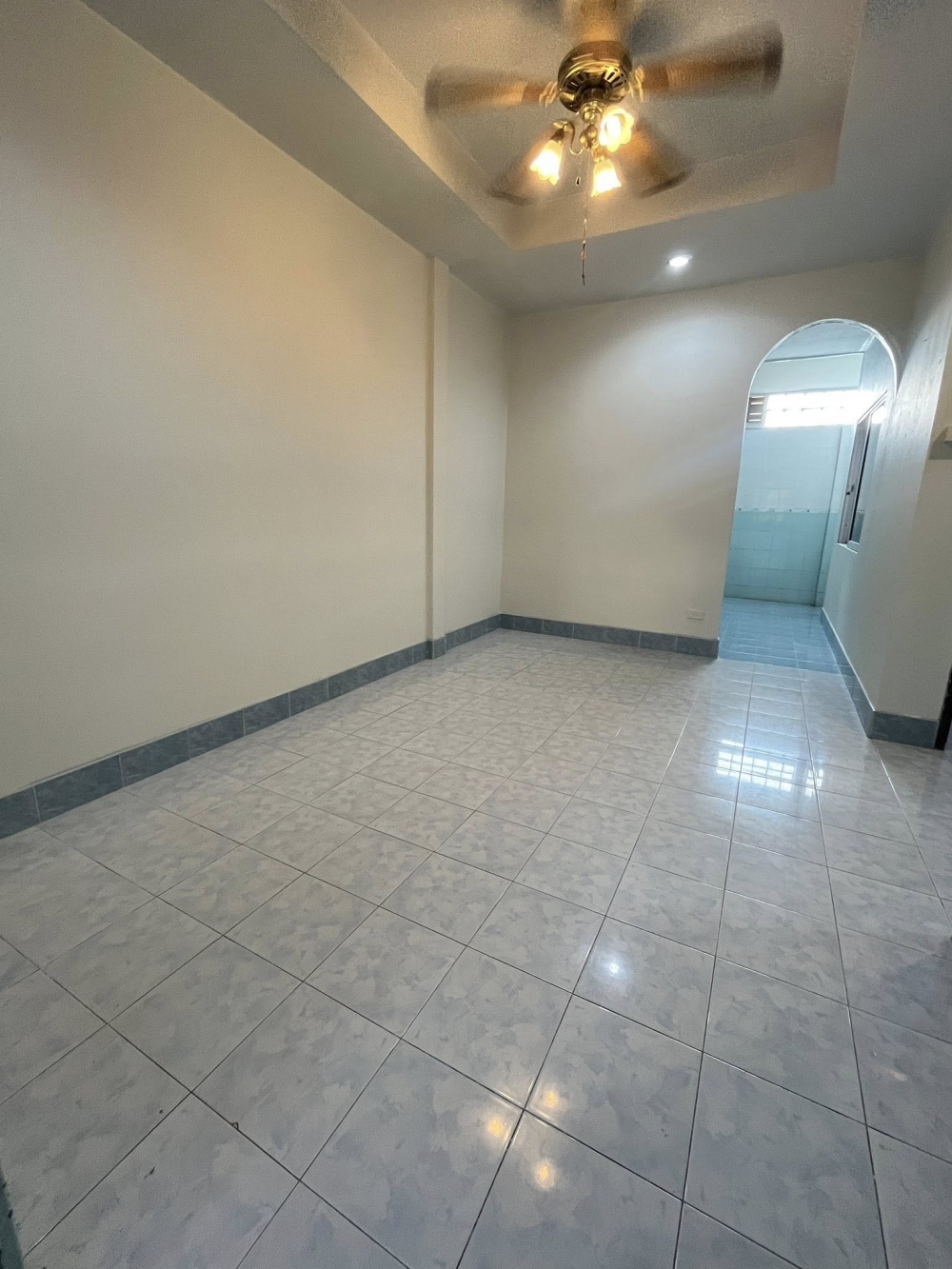 ขาย ทาวน์เฮ้าส์ 2 ห้องนอน 1 ห้องน้ำ เขาน้อย (2)