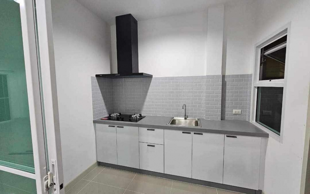 ปล่อยเช่ารายปี ทาวน์โฮม 2 ชั้น ซอยสยามคันทรี 3 ห้องนอน 3 ห้องน้ำ