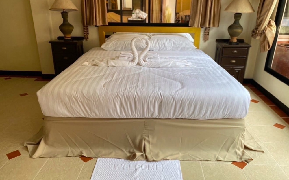 ขาย Pool Villa 2 ชั้น 18 ห้องนอน เขาพระตำหนัก (2)