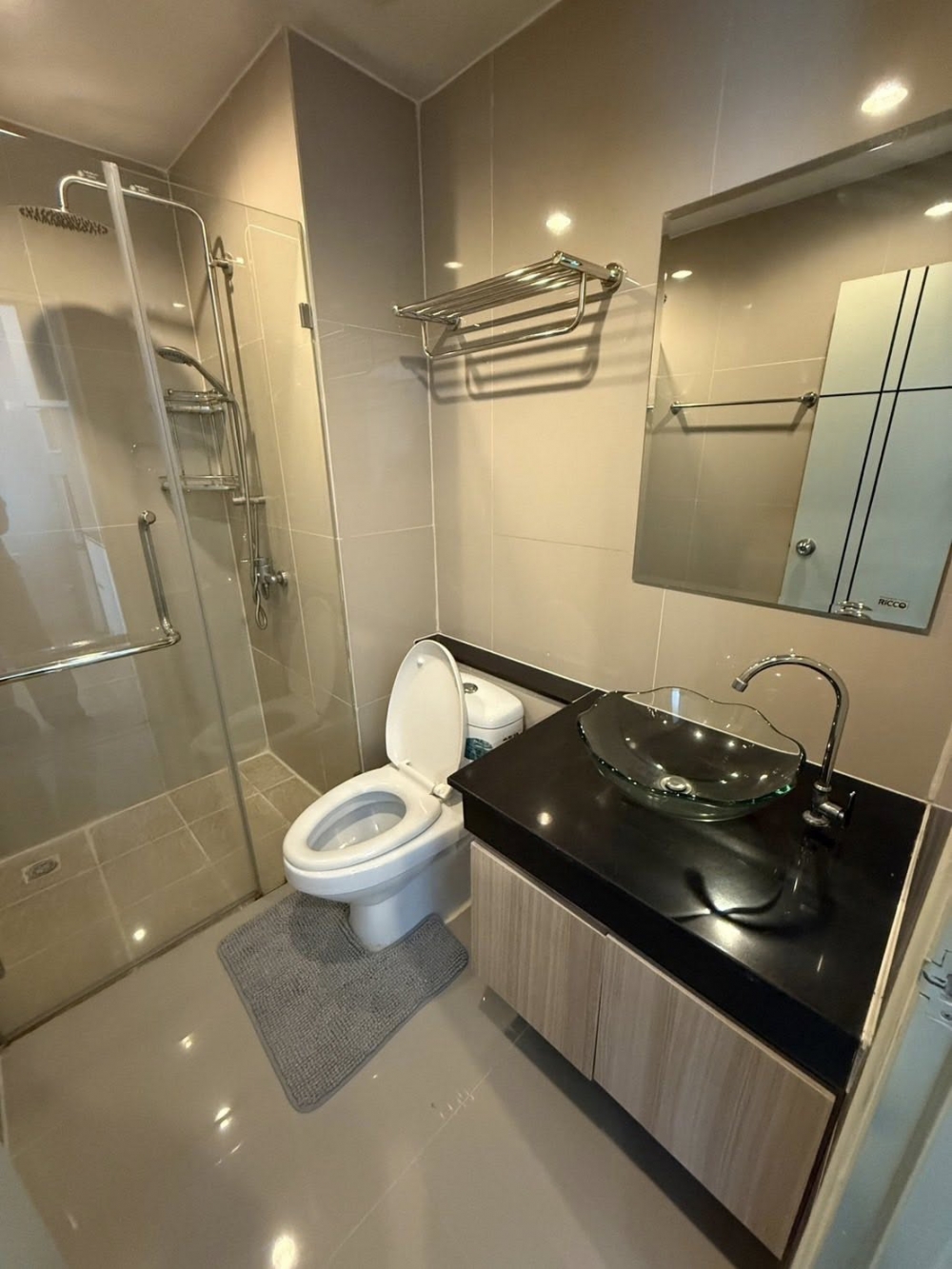 เดอะ ทวิน ทาวเวอร์ จอมเทียน