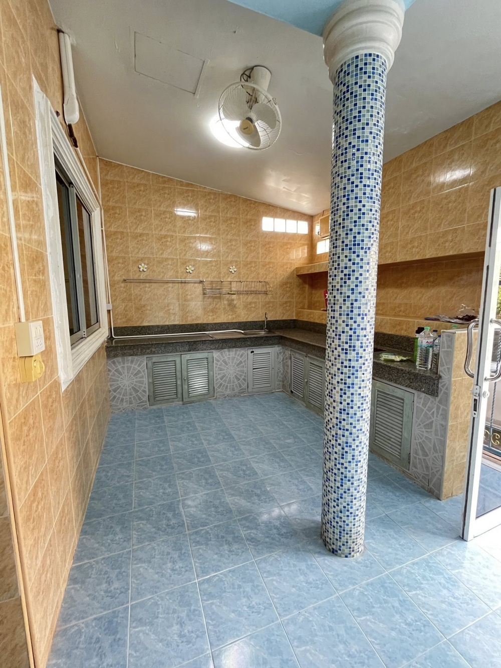 ขาย ทาวน์เฮ้าส์ 2 ห้องนอน 1 ห้องน้ำ เขาน้อย (2)