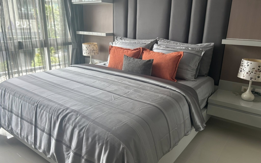 ให้เช่า Apus Condominium เอปัส คอนโดมิเนียม 1 ห้องนอน วิวสระ