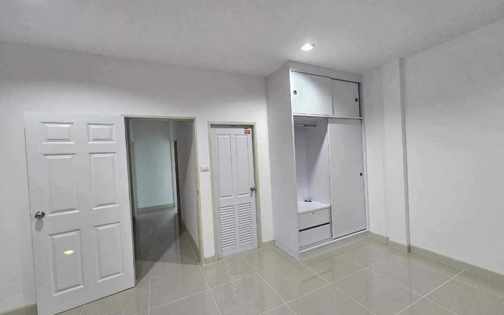 ปล่อยเช่ารายปี ทาวน์โฮม 2 ชั้น ซอยสยามคันทรี 3 ห้องนอน 3 ห้องน้ำ