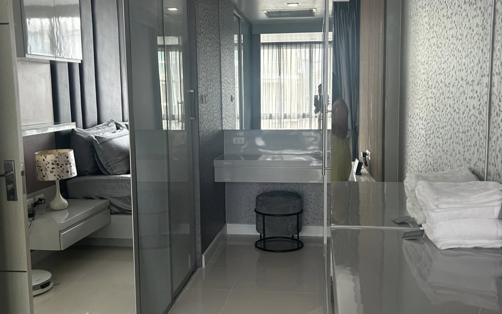 ให้เช่า Apus Condominium เอปัส คอนโดมิเนียม 1 ห้องนอน วิวสระ