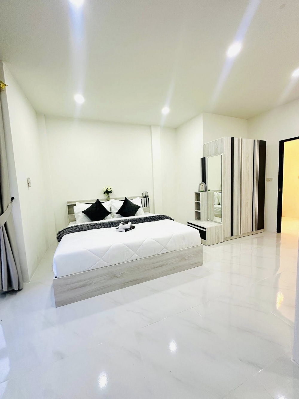 ขาย Town Home 2 ชั้น 3 ห้องนอน 3 ห้องน้ำ เนินพลับหวาน (2)