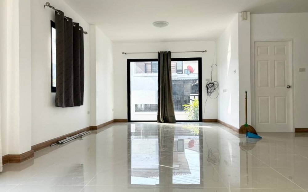 ขายบ้านแฝด 2 ชั้น 3 ห้องนอน 3 ห้องน้ำ บึงวรกิจ (1)