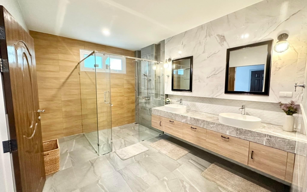 ขายบ้านเดี่ยวสไตล์โมเดิร์น 2 หลังในรั้วเดียวกัน 6 ห้องนอน 7 ห้องน้ำ ห้วยใหญ่ ติดเจ้าของ (3)