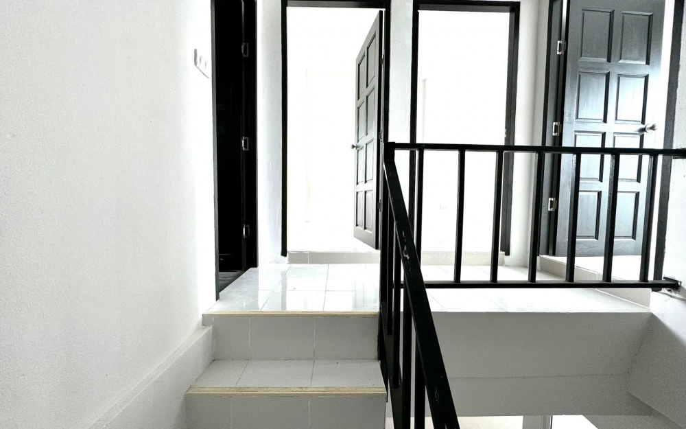 ขายทาวน์โฮม 2 ชั้น 3 ห้องนอน 2 ห้องน้ำ ซ.สยามคันทรีคลับ ใกล้ตลาดไร่วนาสินธ์ ติดเจ้าของ