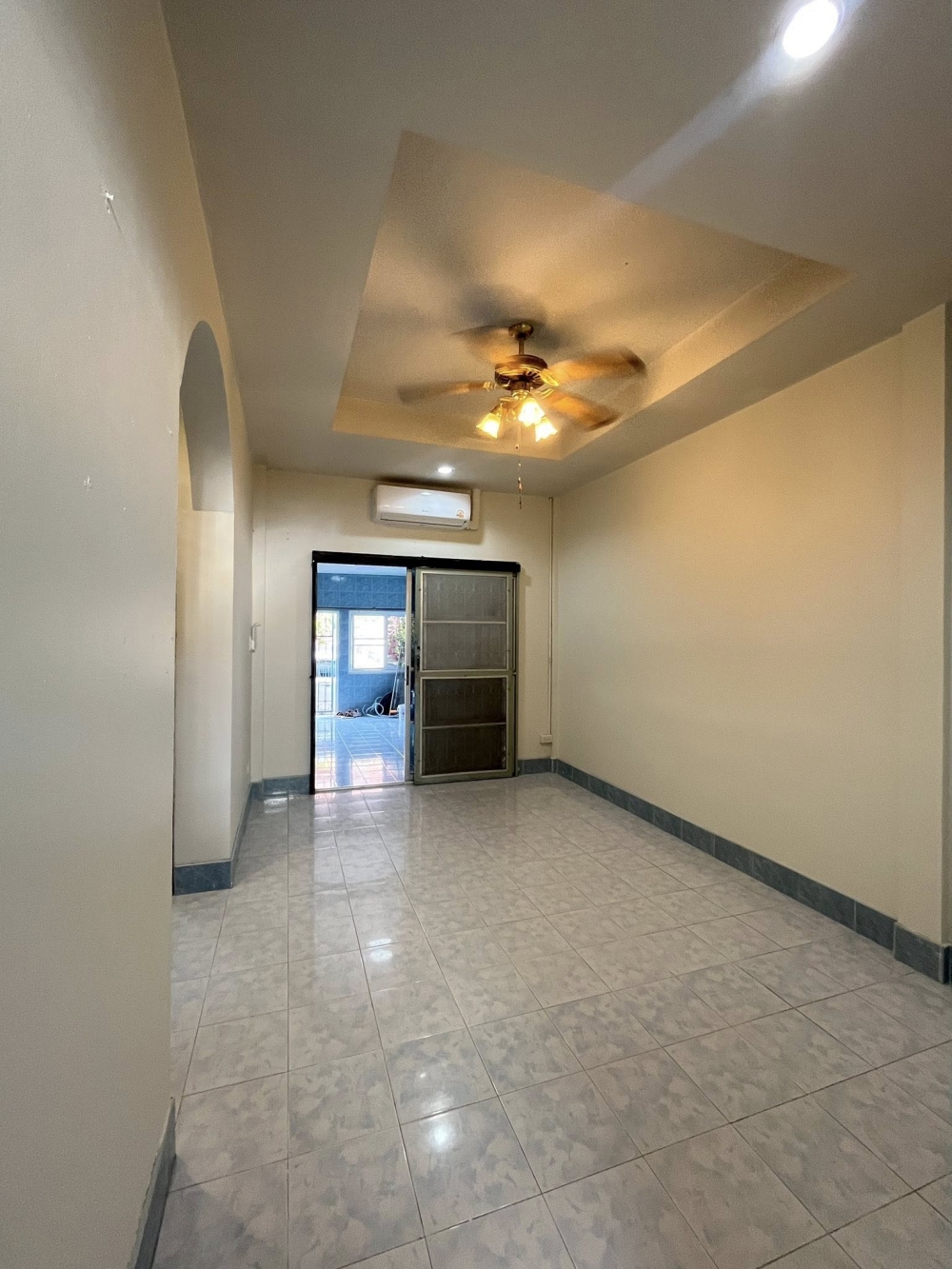 ขาย ทาวน์เฮ้าส์ 2 ห้องนอน 1 ห้องน้ำ เขาน้อย (2)