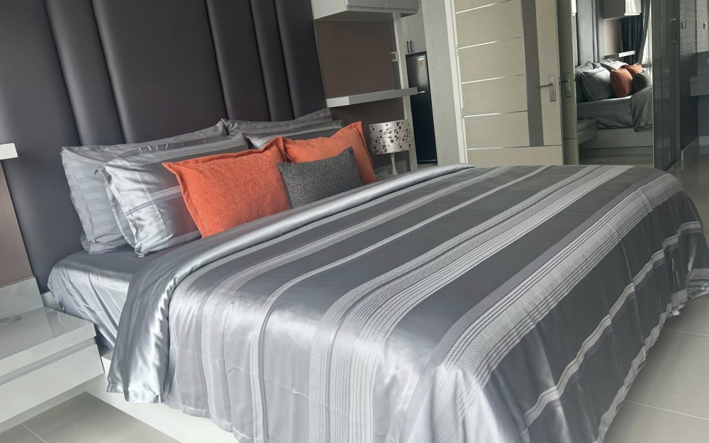 ให้เช่า Apus Condominium เอปัส คอนโดมิเนียม 1 ห้องนอน วิวสระ