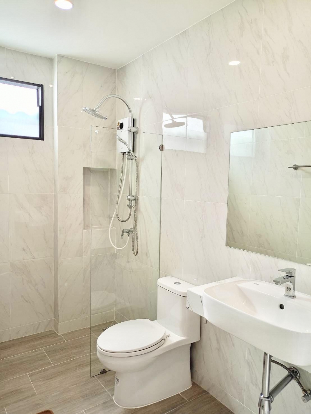 ให้เช่า บ้านเดี่ยว 2 ชั้น 3 ห้องนอน 1 ห้องน้ำ ห้วยใหญ่