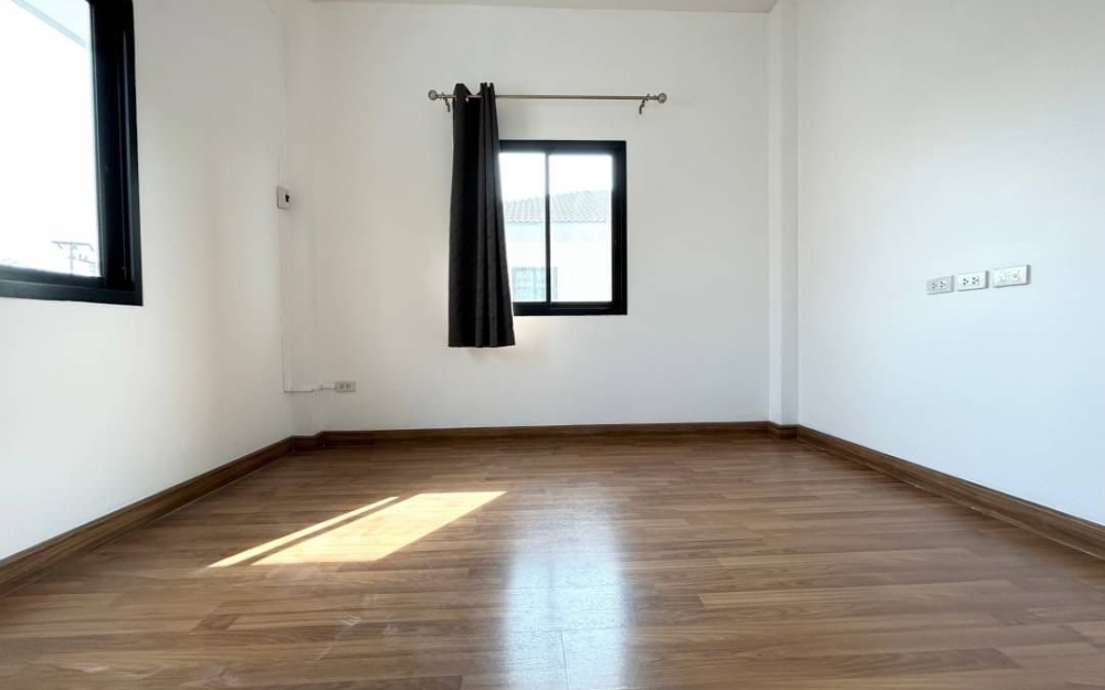 ขายบ้านแฝด 2 ชั้น 3 ห้องนอน 3 ห้องน้ำ บึงวรกิจ (1)