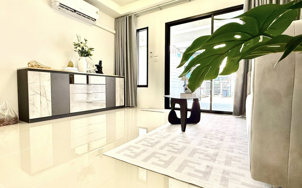 ขายทาวน์เฮ้าส์ 2 ชั้น 2 ห้องนอน 2 ห้องน้ำ ถนนสุขุมวิท (2)