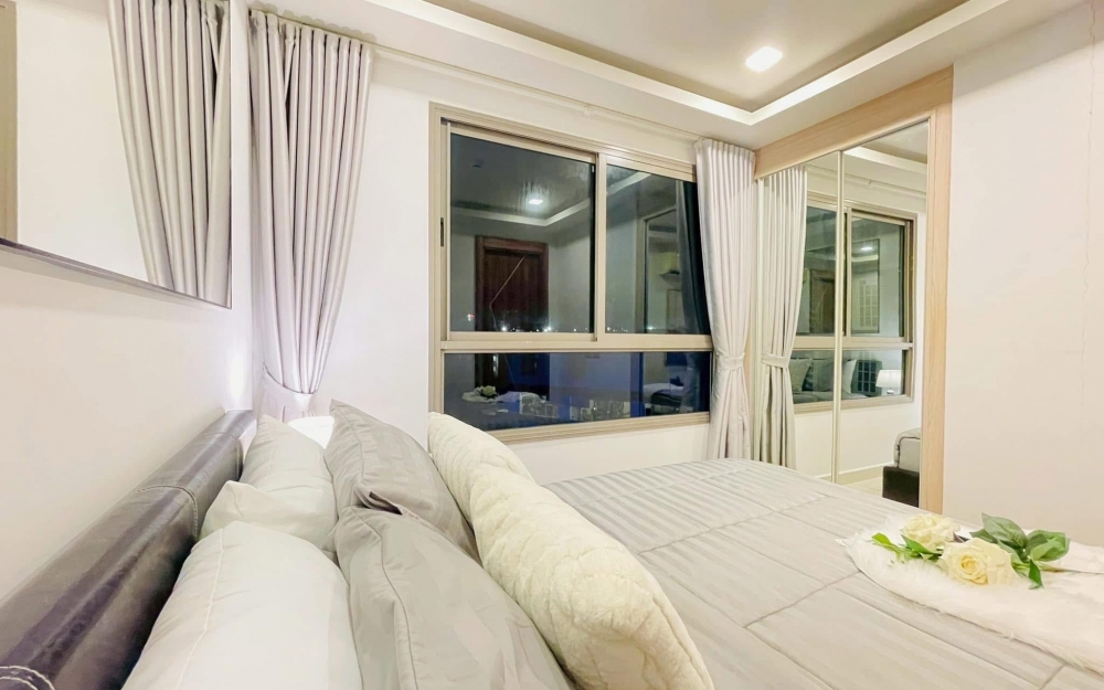 ขาย Arcadia Beach Resort Pattaya อะคาเดีย บีช รีสอร์ท พัทยา 1 ห้องนอน วิวสระ (2)