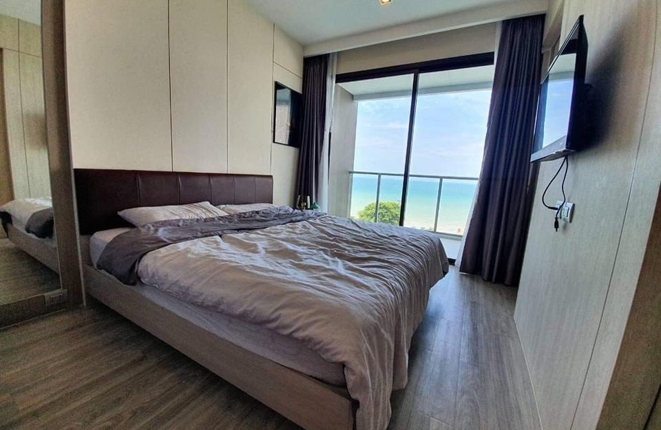 ขายพร้อมผู้เช่า Aeras ติดหาดจอมเทียน 1 ห้องนอน ชั้น 7 วิวทะเล
