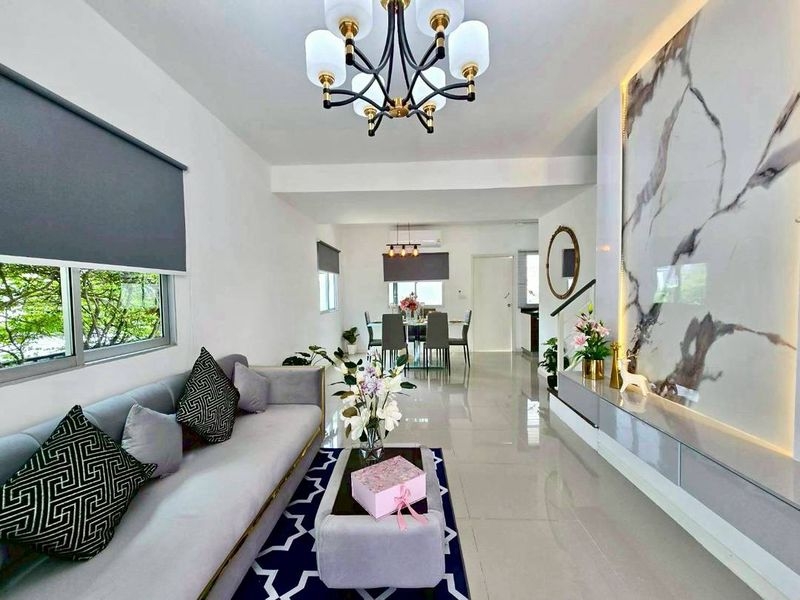 ขาย ทาวน์โฮม 2 ชั้น 3 ห้องนอน 2 ห้องน้ำ เขาน้อย