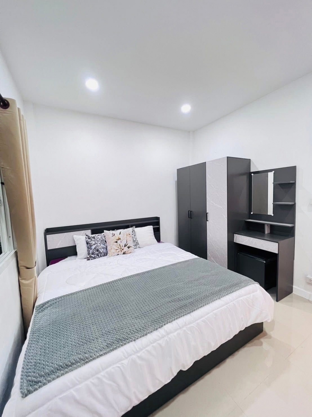 ขาย ทาวน์เฮ้าส์ 2 ห้องนอน 1 ห้องน้ำ เขาน้อย