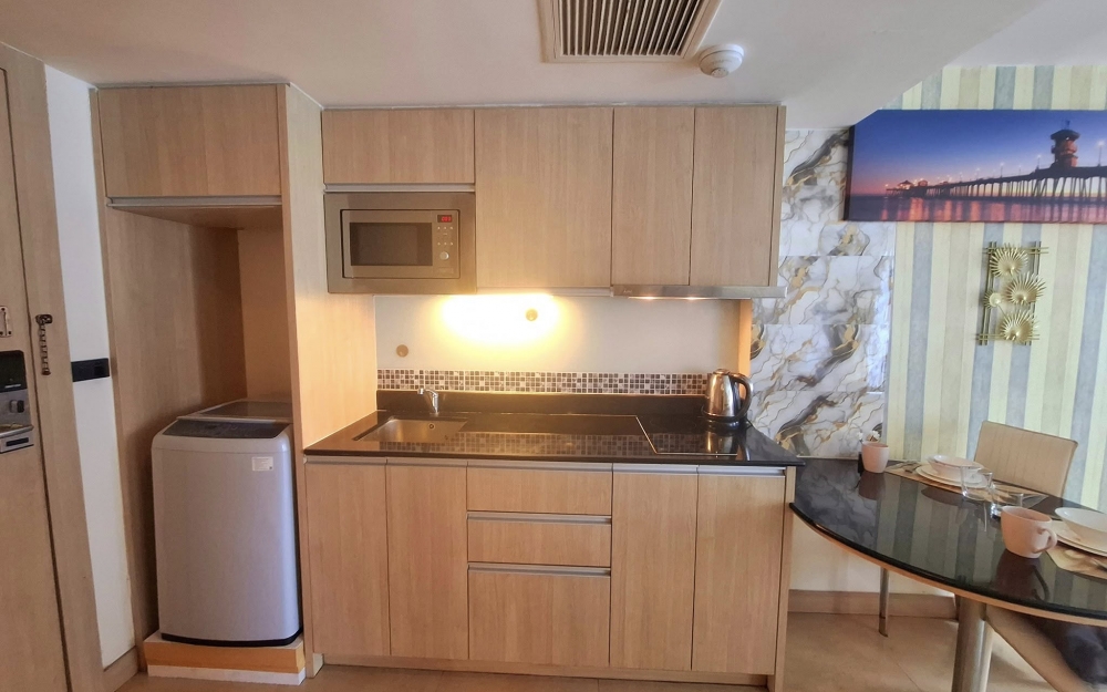 ให้เช่า The Cliff Pratumnak เดอะ คลิฟ พระตำหนัก 1 ห้องนอน วิวสระ