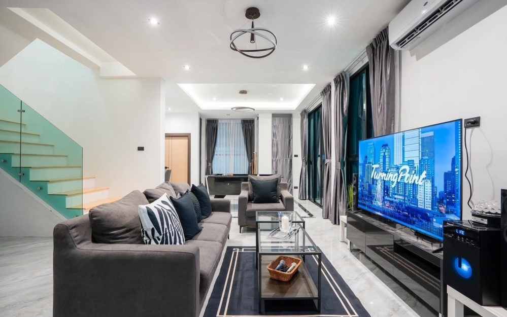 ให้เช่า Pool Villa 2 ชั้น 4 ห้องนอน 4 ห้องน้ำ ห้วยใหญ่