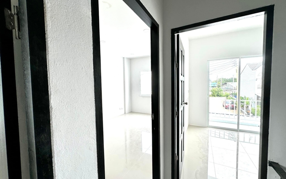 ขายทาวน์โฮม 2 ชั้น 3 ห้องนอน 2 ห้องน้ำ ซ.สยามคันทรีคลับ ใกล้ตลาดไร่วนาสินธ์ ติดเจ้าของ