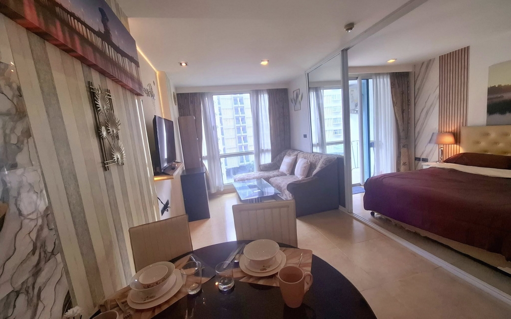 ให้เช่า The Cliff Pratumnak เดอะ คลิฟ พระตำหนัก 1 ห้องนอน วิวสระ