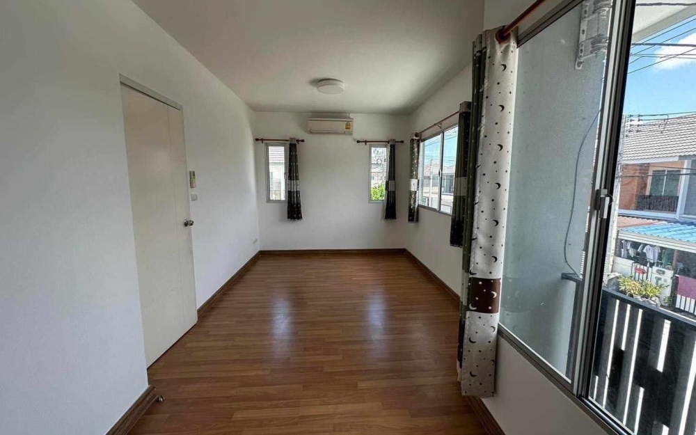 ขายพร้อมผู้เช่า ทาวน์โฮม 2 ชั้น หลังมุม 3 ห้องนอน 2 ห้องน้ำ เครือสหพัฒน์-ศรีราชา