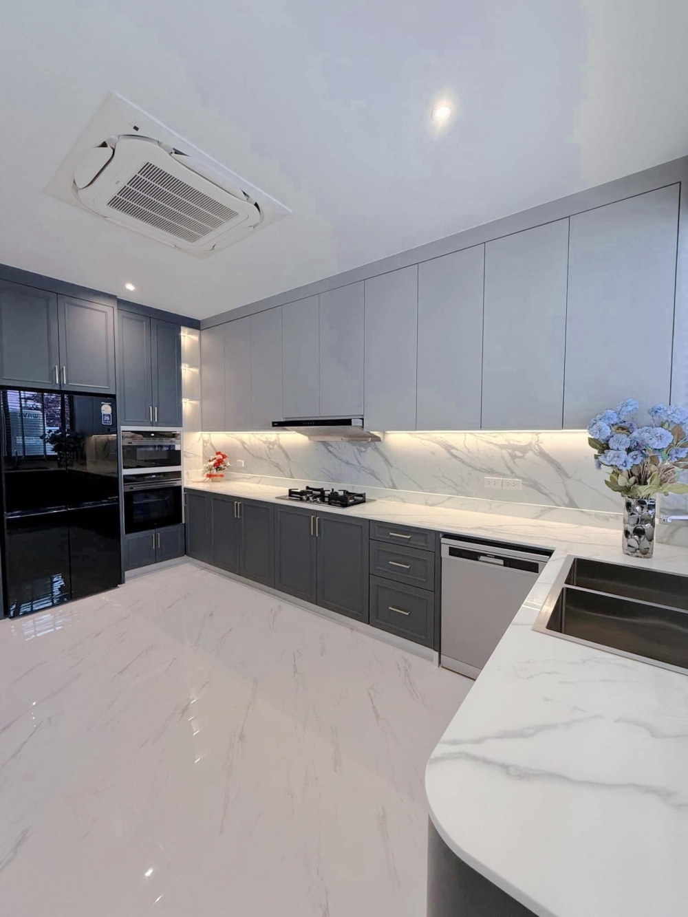 ให้เช่า Pool Villa 2 ชั้น 4 ห้องนอน 5 ห้องน้ำ ใกล้หาดจอมเทียน