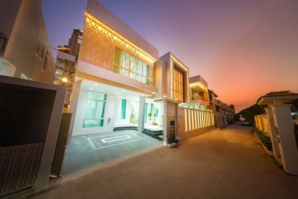 ให้เช่า Pool Villa 2 ชั้น 7 ห้องนอน 8 ห้องน้ำ จอมเทียน