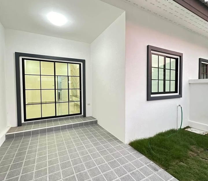 ขาย ทาวน์โฮมชั้นเดียว 2 ห้องนอน 2 ห้องน้ำ ใกล้ถนนสุขุมวิท