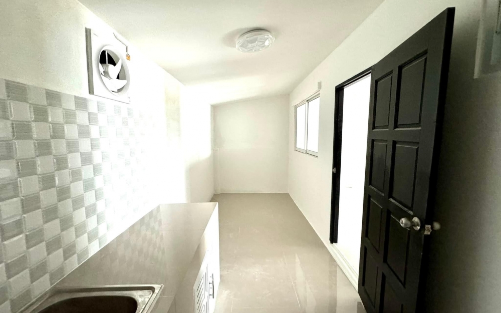 ขายทาวน์โฮม 2 ชั้น 3 ห้องนอน 2 ห้องน้ำ ซ.สยามคันทรีคลับ ใกล้ตลาดไร่วนาสินธ์ ติดเจ้าของ