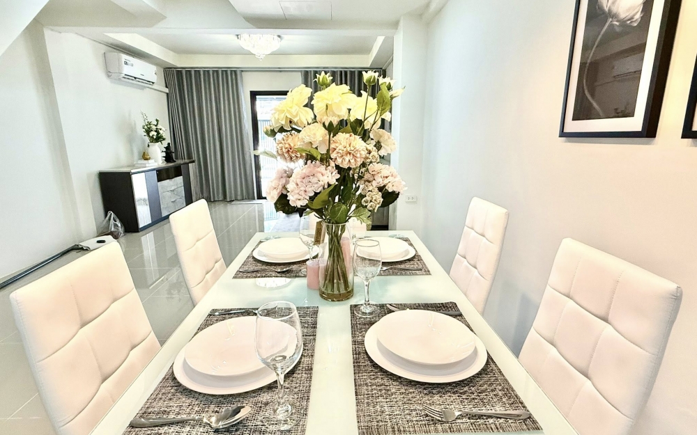 ขายทาวน์เฮ้าส์ 2 ชั้น 2 ห้องนอน 2 ห้องน้ำ ถนนสุขุมวิท (2)