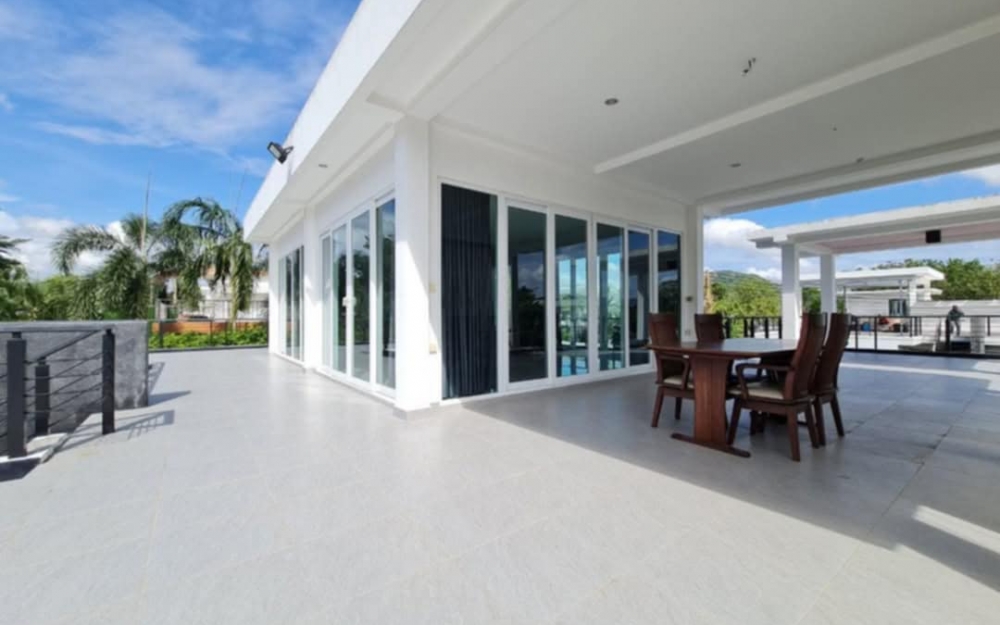 For rent Pool Villa 4 bedrooms 5 bathrooms Bang Saray