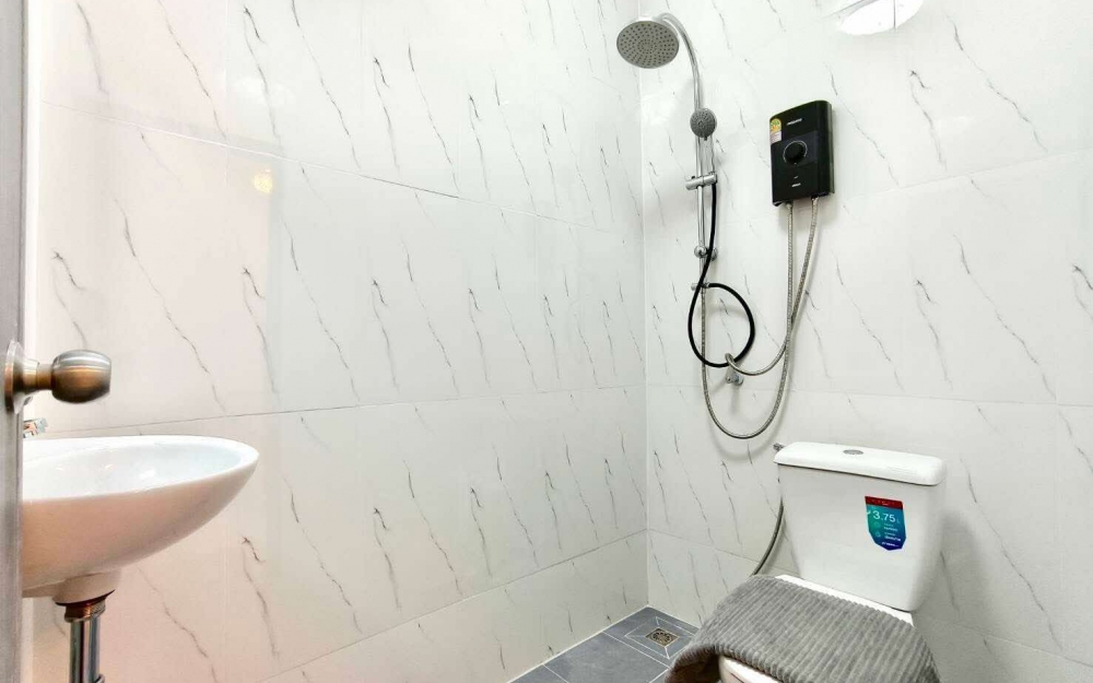 ขายทาวน์โฮม 2 ชั้น 2 ห้องนอน ซอยสยามคันทรีคลับ (2)