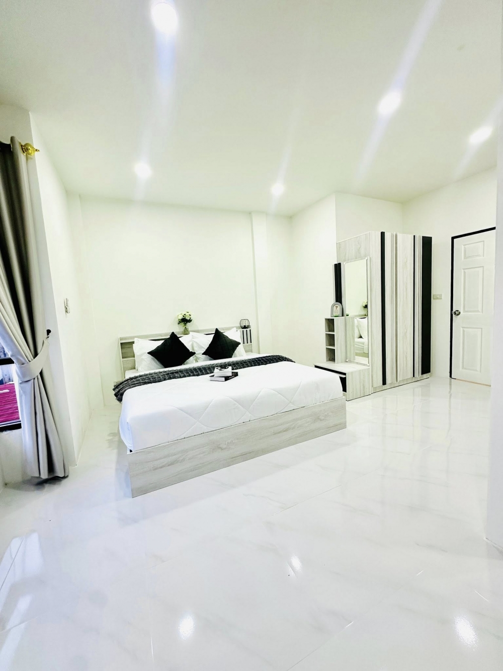 ขาย Town Home 2 ชั้น 3 ห้องนอน 3 ห้องน้ำ เนินพลับหวาน (2)