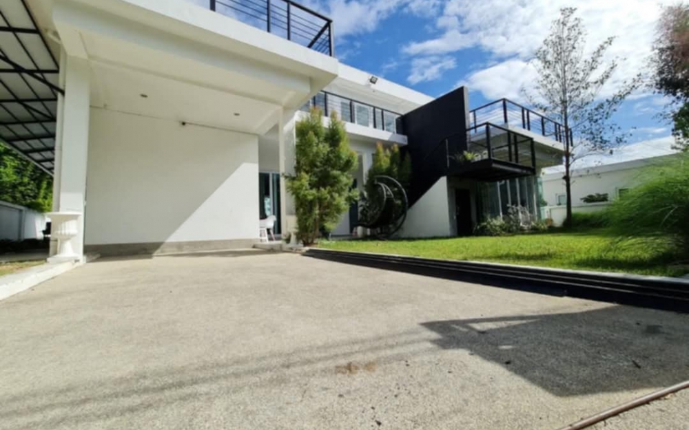 For rent Pool Villa 4 bedrooms 5 bathrooms Bang Saray